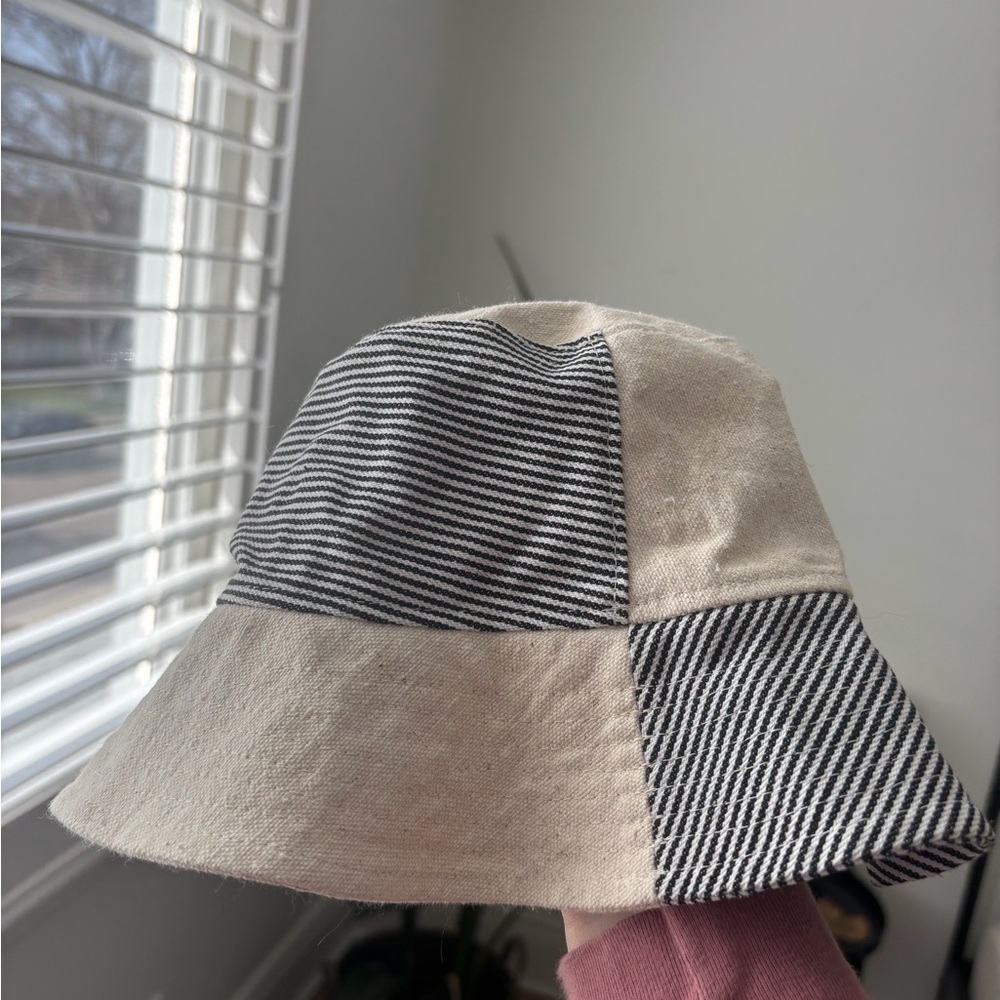 Neverending Weekend - Bucket Hat